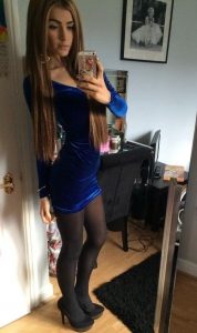 beautiful-crossdresser-selfie-01